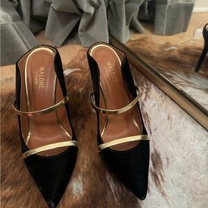 velvet. Brand size is 38.5 but they fit like 7.5; very good condition